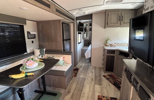 Dallas House | Cozy RV in Serene Dallas with ACnwith a private room and 2 bunk beds plus one