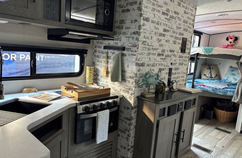 Dallas House | Cozy RV in Serene Dallas with ACnwith a private room and 2 bunk beds plus one