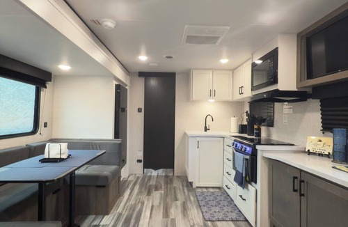 Spring Hill House | Cozy RV Retreat with Private Hot Tub and Fenced Yard