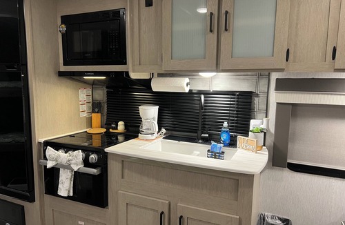 Magnolia RV Rental | Cozy RV Stay · 21ft Trailer with Wi-Fi & Comfort