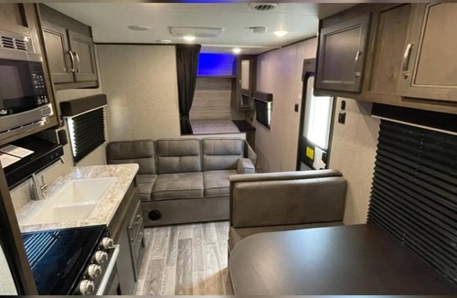 Kempner House | Cozy RV with 1 bedroom and bunk and AC, WiFi in relaxing Kempner