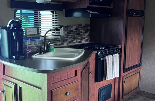 Brewerton House | Cozy RV with 2 bedrooms and WiFi, AC in Welcoming Brewerton