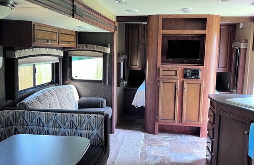 Brewerton House | Cozy RV with 2 bedrooms and WiFi, AC in Welcoming Brewerton