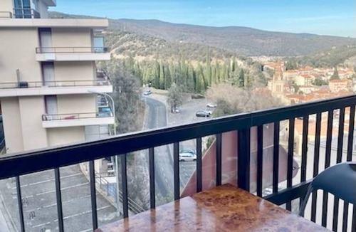 Amelie-les-Bains-Palalda Apartment | Cozy studio with balcony in Amélie-les-Bains - WIFI
