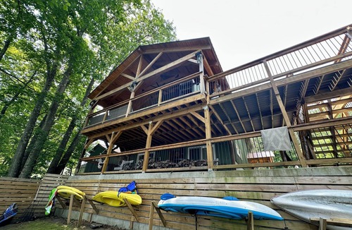 Northville House | Cozy Sacandaga Lake Home, Sleeps 15, Fire pit, Outdoor deck, Pet Friendly!