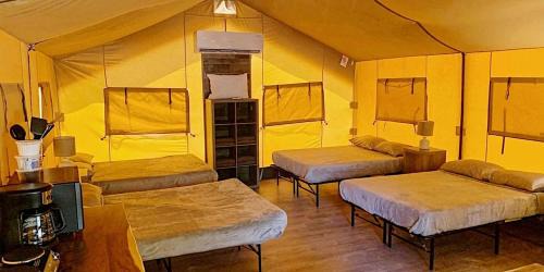 Fentress House | Cozy Safari Tent with Barbecue in Staples, Texas