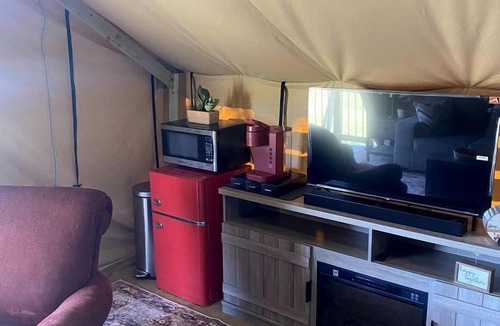 Miller Grove House | Cozy Safari Tent with Gorgeous Lake Views in Lone Oak, Texas