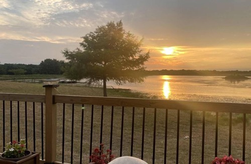 Miller Grove House | Cozy Safari Tent with Gorgeous Lake Views in Lone Oak, Texas