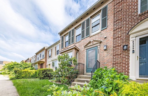Lincolnia House | Cozy Safe Haven 4Bed Home 20 mins to DC Sleeps 10
