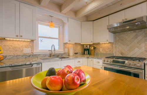 Sagamore Beach House | Cozy Sagamore Beach Cottage w/Modern Comforts