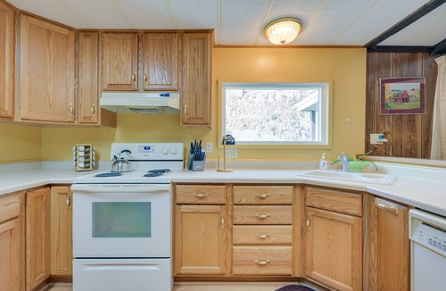 Salmon House | Cozy Salmon Home w/Mountain Views & River Access