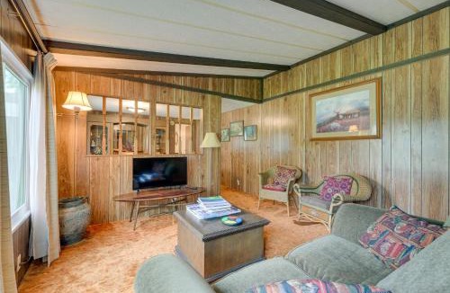 Salmon House | Cozy Salmon Home with Mountain Views and River Access