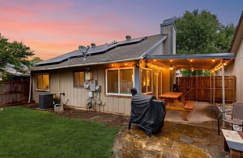 New Territories House | Cozy San Antonio home with washer/dryer and enclosed backyard