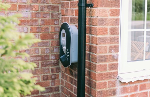 East Dereham Apartment | Cozy Scarning Apartment for Three