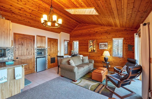 Schroeder Apartment | Cozy Schroeder Studio w/Deck on Lake Superior