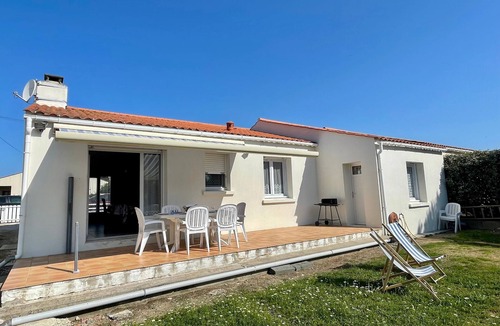 Bretignolles-sur-Mer House | Cozy Seaside House with Garden, WiFi, 300m to Beach
