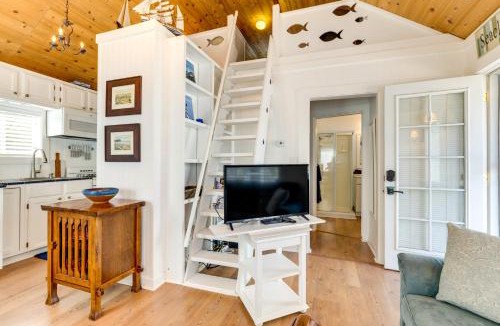 Seaside House | Cozy Seaside Cottage, Steps to Downtown and Beach