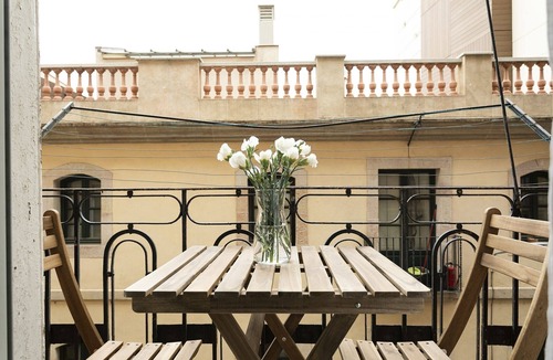 Barceloneta Apartment | Cozy Seaside Getaway in Barceloneta – Steps from the Beach!