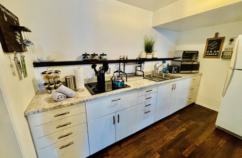 Birch Bay Apartment | COZY Seaside Studio - just mins from beach - FREE EV Charging.