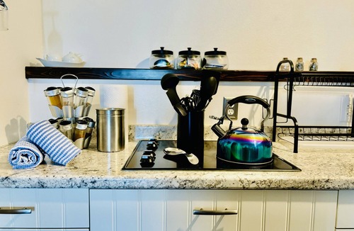 Birch Bay Apartment | COZY Seaside Studio - just mins from beach - FREE EV Charging.