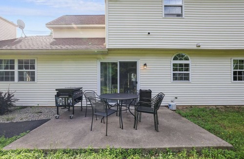 Tunkhannock Township House | Cozy Secluded 3BR Home Pocono Raceway - Game Room