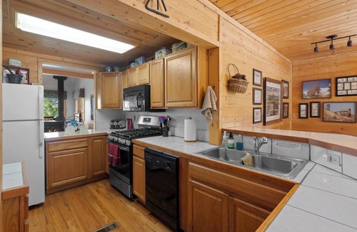 Cripple Creek Cabin | Cozy Secluded Cabin with Views & Hot Tub