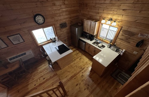 Ferryville Cabin | Cozy Secluded Cabin w/Hot Tub, Relax, Unwind & Stargaze