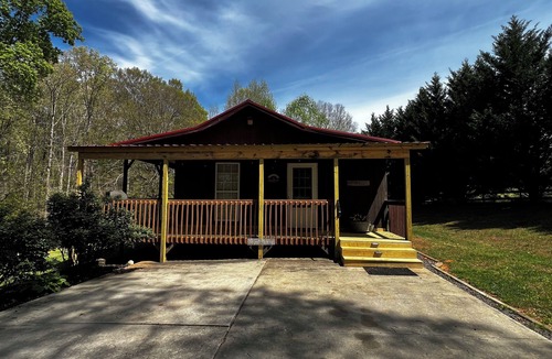 Mocksville Cabin | Cozy Secluded Cabin on 50 Acre Horse Ranch