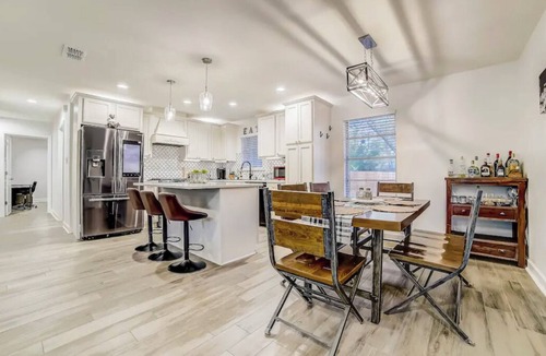 North San Antonio - SAT House | Cozy Secluded Home away from Home minutes away from airport/major attractions