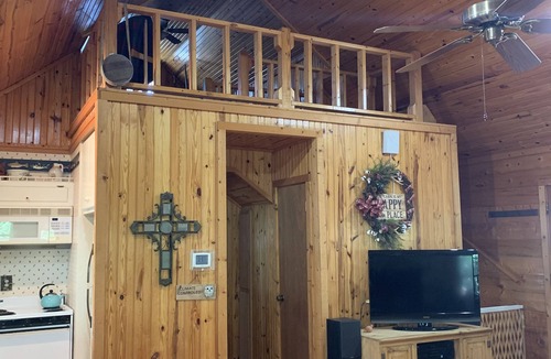 Morgan Cabin | Cozy, Secluded, Log Cabin