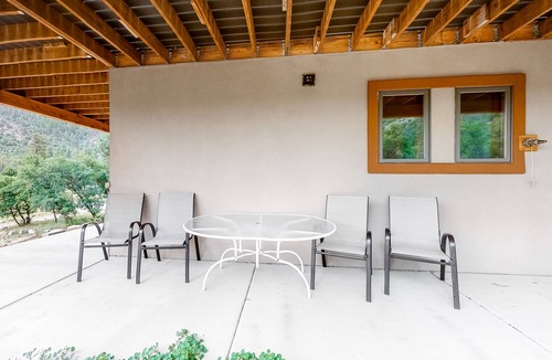 Turtle Lake House | Cozy & secluded studio - quiet location near town, hiking, & skiing