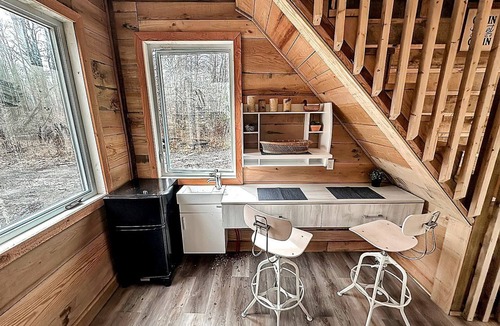 Langton House | Cozy Secluded Tiny Cabin for a True Getaway in the Outdoors Surrounded by Nature in Simcoe, Ontario