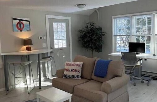 Meetinghouse Hill Apartment | Cozy, Secluded Work/Stay Space