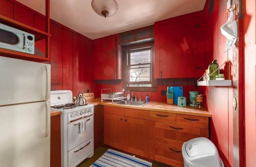 Downtown Berkeley House | Cozy Secret Garden Cottage Downtown Berkeley