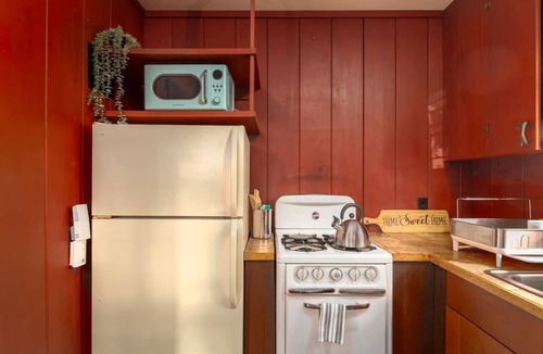 Downtown Berkeley House | Cozy Secret Garden Cottage Downtown Berkeley