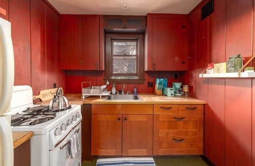 Downtown Berkeley House | Cozy Secret Garden Cottage Downtown Berkeley