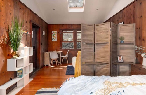 Downtown Berkeley House | Cozy Secret Garden Cottage Downtown Berkeley