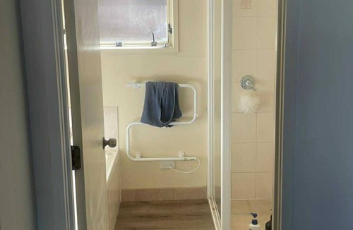 Glen Eden House | Cozy self contained cabin (Please note the listing is just for the cabin)