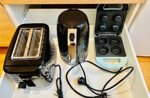 Wantirna South Apartment | Cozy Self Contained Studio + Seperate Spacious Living Room