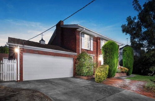 Wantirna South Apartment | Cozy Self Contained Studio + Seperate Spacious Living Room