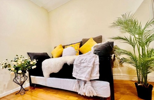 Wantirna South Apartment | Cozy Self Contained Studio + Seperate Spacious Living Room