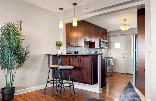 Arlington Heights Apartment | Cozy & Serene 1BR Escape