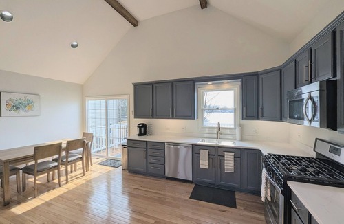 Lindenhurst House | Cozy Serene 3-bedroom Lake Front Home
