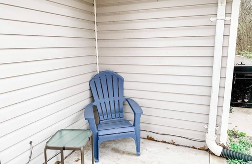 Pevely House | Cozy Serene home off 55 Queen Bed Smart TVs Wi-Fi
