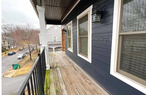 Rogers House | Cozy shotgun style house, centrally located in Northwest Arkansas.