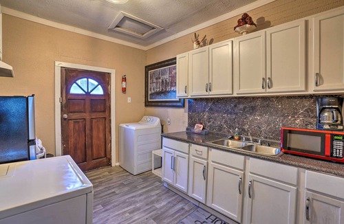 Broadmoor House | Cozy Shreveport Vacation Rental ~ 4 Mi to Dtwn