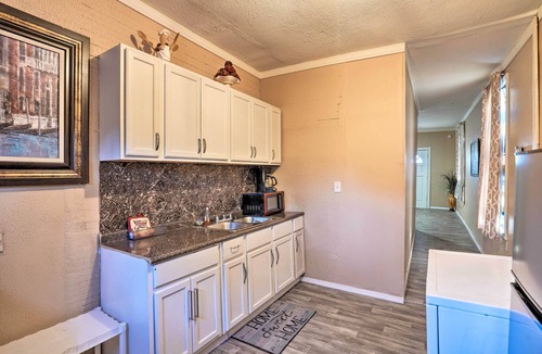 Broadmoor House | Cozy Shreveport Vacation Rental ~ 4 Mi to Dtwn