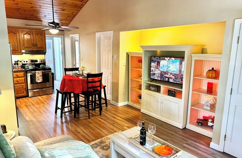 Fitchburg Apartment | Cozy side-by-side 1 bed 1 bath Apartment - Relaxing Getaway