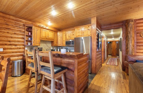 Deer Valley Condo | Cozy Silver Lake 2BR steps from lifts, dining, shops. Hot Tub, Pool, BBQ, WiFi
