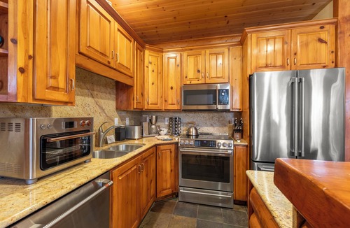 Deer Valley Condo | Cozy Silver Lake 2BR steps from lifts, dining, shops. Hot Tub, Pool, BBQ, WiFi